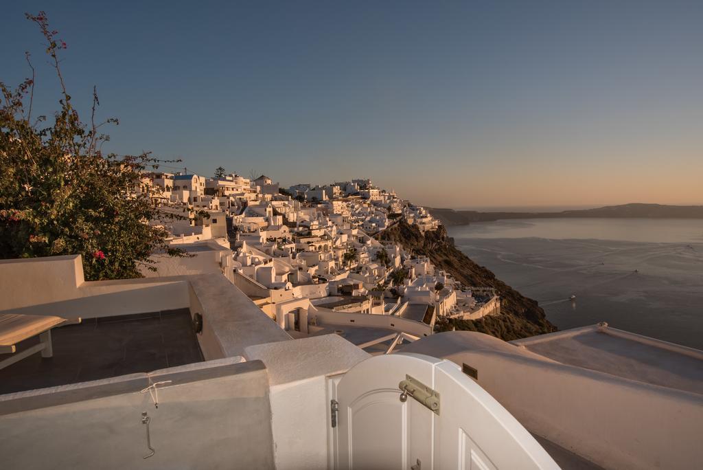 Karpimo Horizon - Caldera View With Private Hot Tub Villa Firostefani Dış mekan fotoğraf