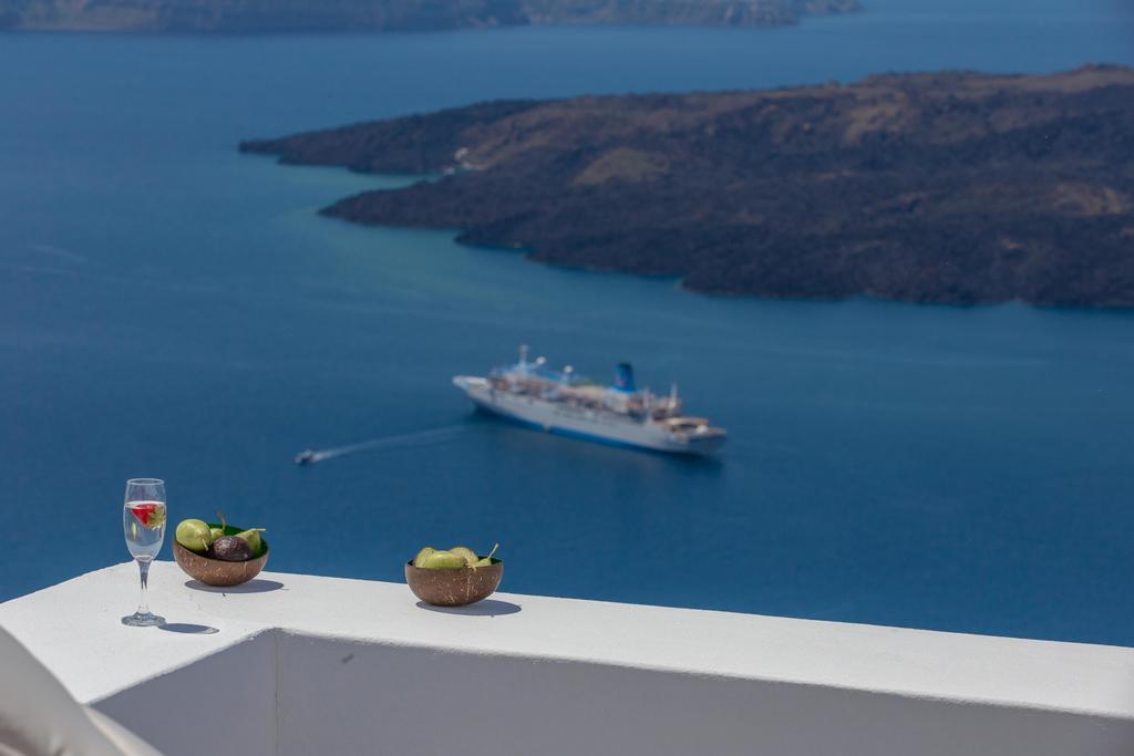Karpimo Horizon - Caldera View With Private Hot Tub Villa Firostefani Oda fotoğraf